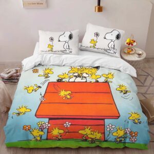 Alternative view of Snoopy Beagle Hug Duvet Cover